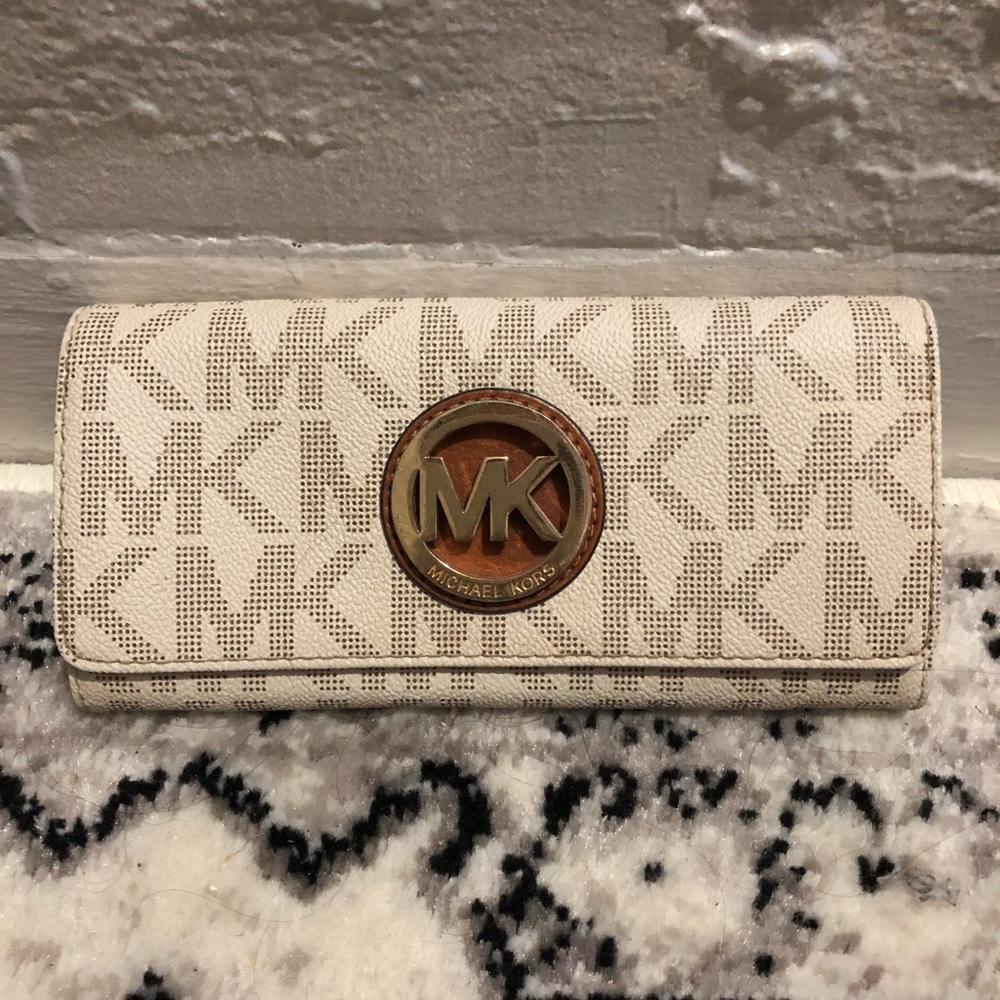 Michael Kors wallet. Never used.